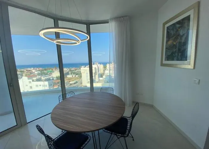 Mckenzie 2 Bedrooms Seaview Residence