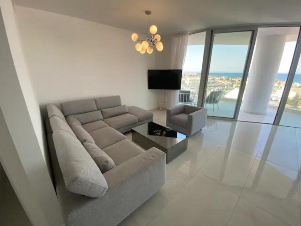 Mckenzie 2 Bedrooms Seaview Апартаменты Ларнака
