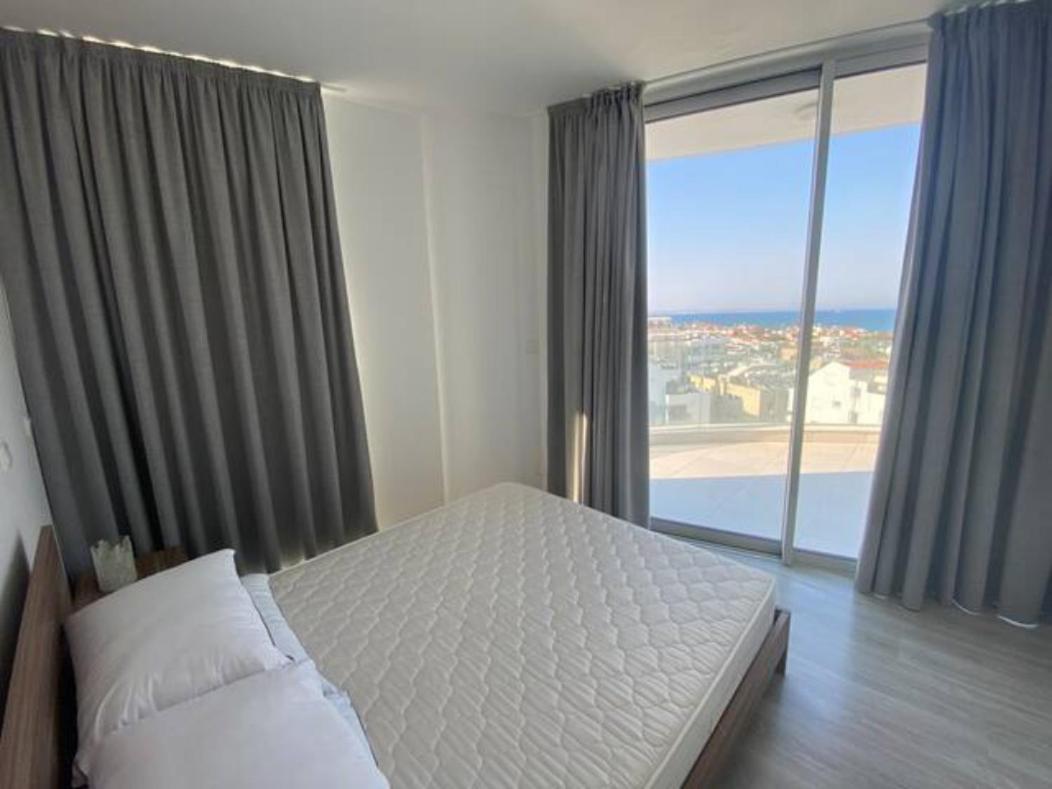 Mckenzie 2 Bedrooms Seaview Апартаменты Ларнака